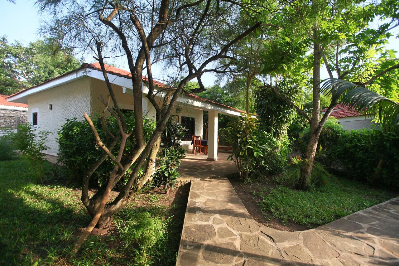 Diani Cottages ディアニ・ビーチ エクステリア 写真