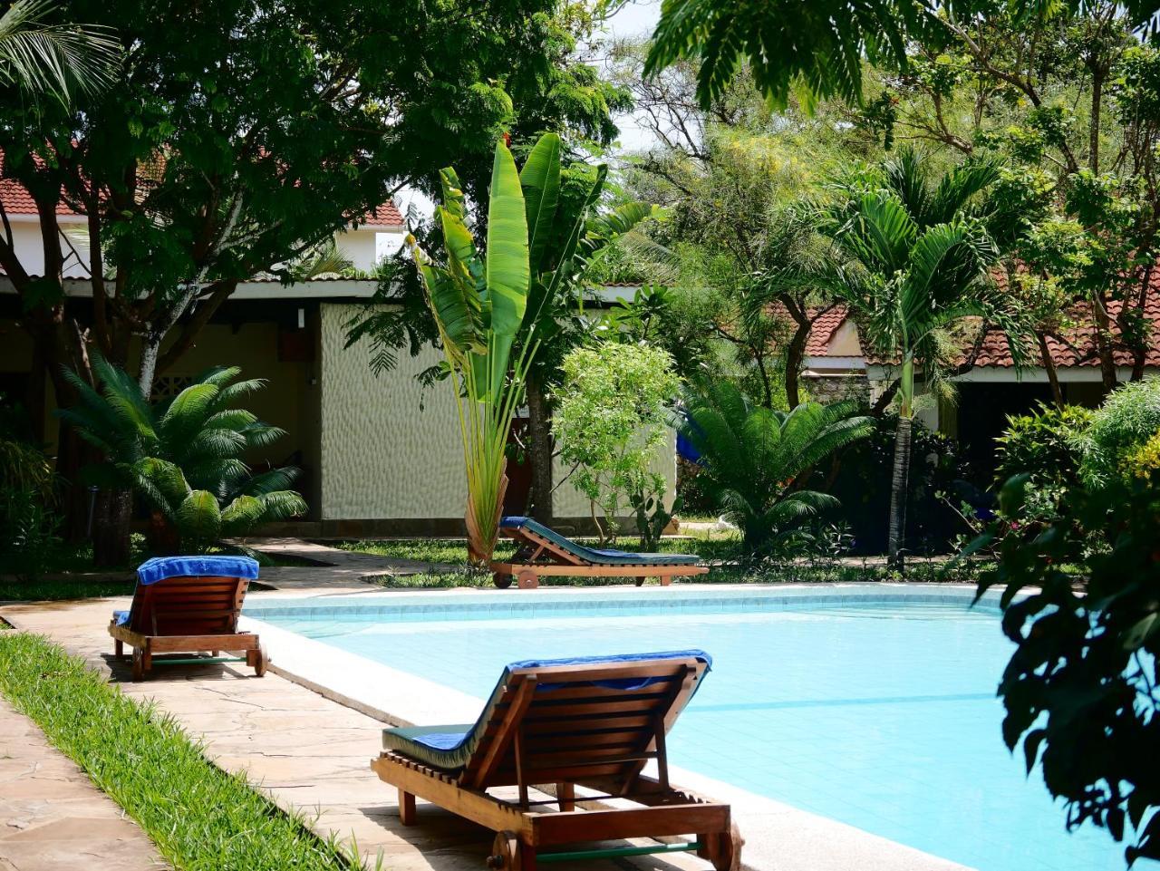 Diani Cottages ディアニ・ビーチ エクステリア 写真