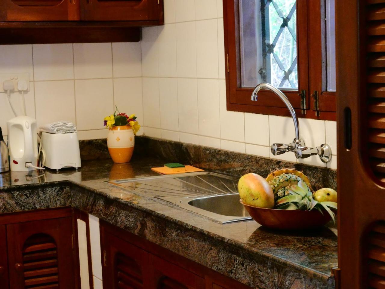Diani Cottages ディアニ・ビーチ エクステリア 写真