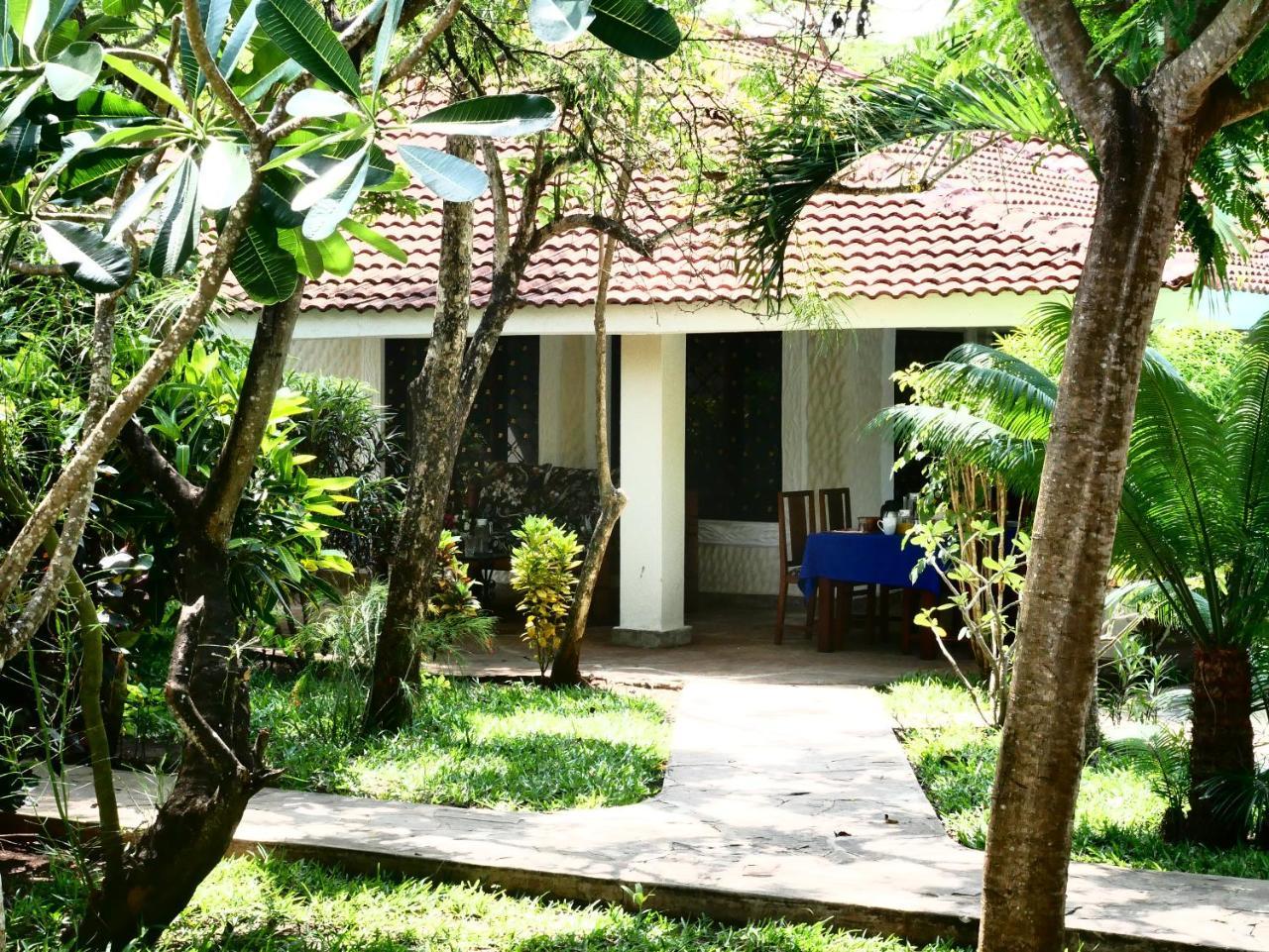 Diani Cottages ディアニ・ビーチ エクステリア 写真